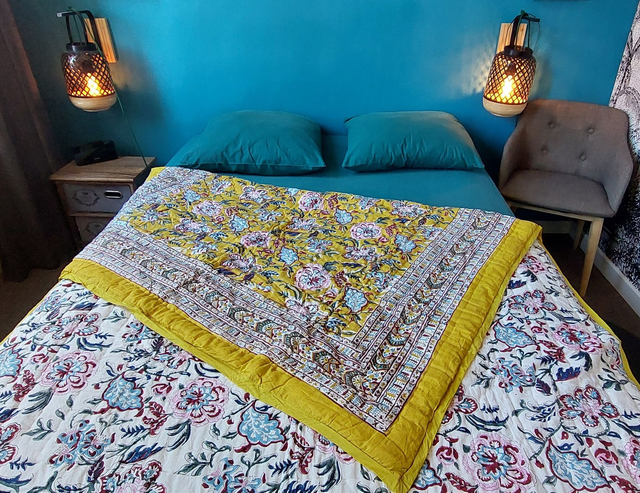 Édredon fait main en coton imprimé bloc - Plaid ou couvre-lit florale réversible pour lit simple - Jaune, rose, rouge, vert, blanc 