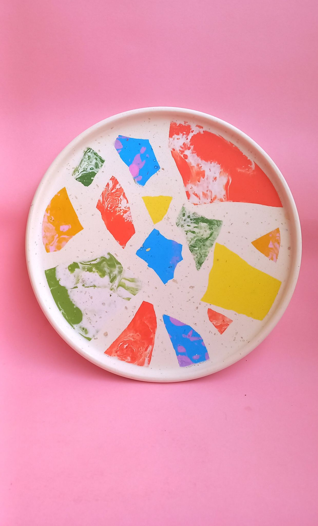 Beżowa taca dekoracyjna, lastryko, okrągła taca kawowa, 27 cm