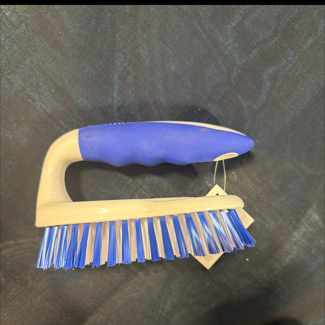 Scrubbing brush 