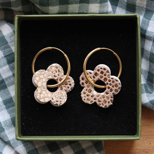 Boucles d’oreilles créoles fleurs