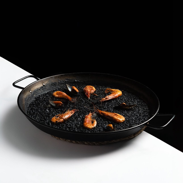 Arroz negro de gamba roja y chipirones 🦑 🦐 Paella noire (Minimum 4 personnes, maximum 20)