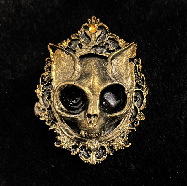 Feline cameo brooch/clip