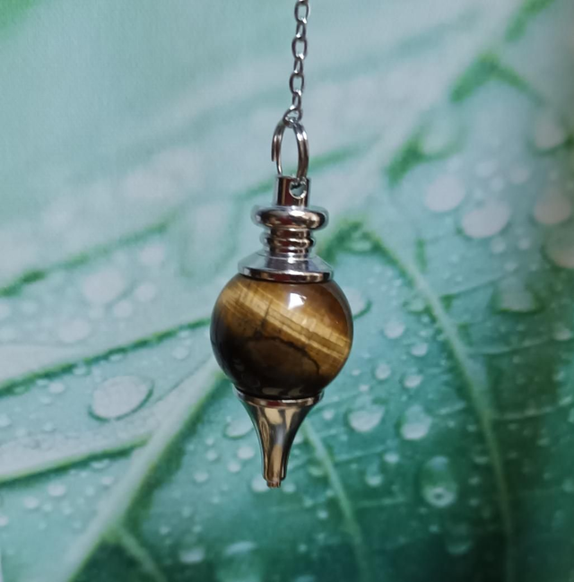 Pendule divinatoire sphère en œil de tigre