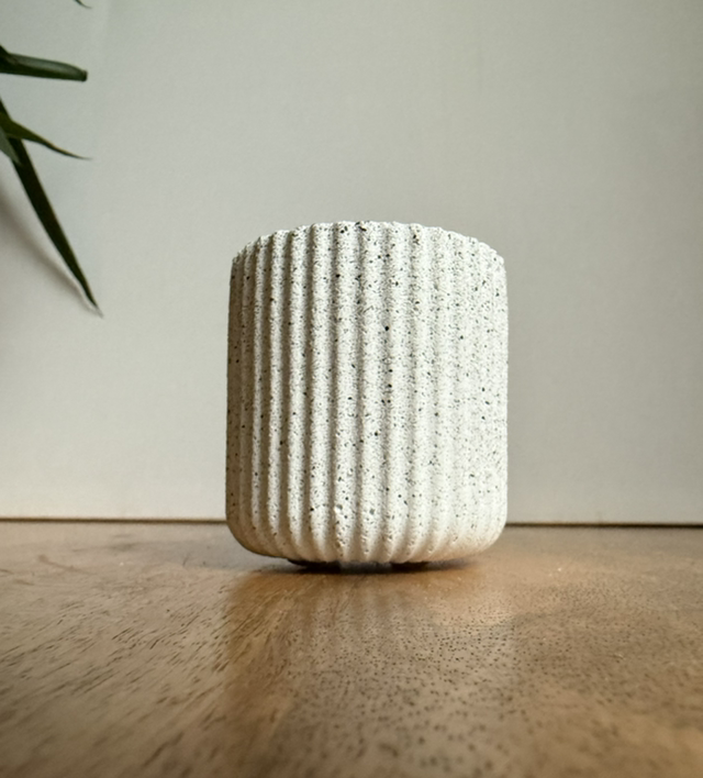 Petit pot rayé effet pierre