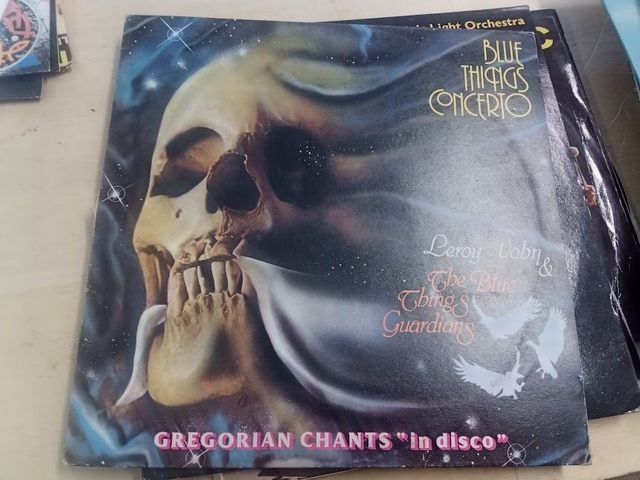 Leroy Vohn & The Blue Things Guardians – Blue Things Concerto