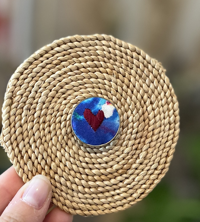 Pin’s coeur bordeaux (bleu)