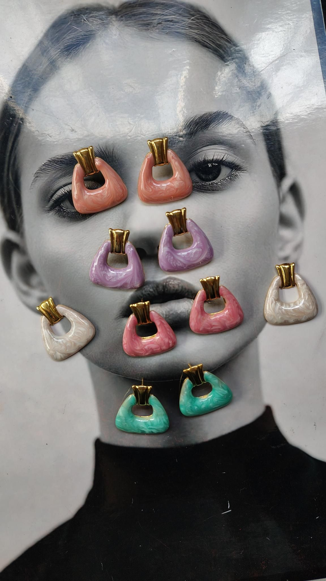 Orecchini a bottone smaltati 