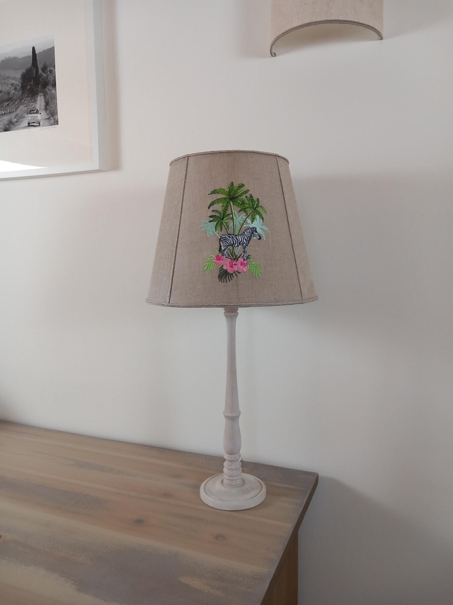 Abat-jour brodé "Savane Africaine" - Lampe de table avec pied