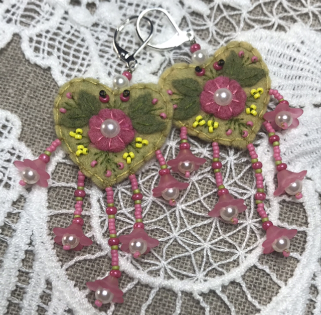 Bo chartreuse/rose/jaune coeur perles pendantes 