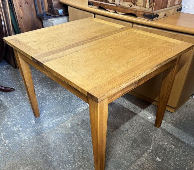 Modern Solid Oak Extendable Dining Table