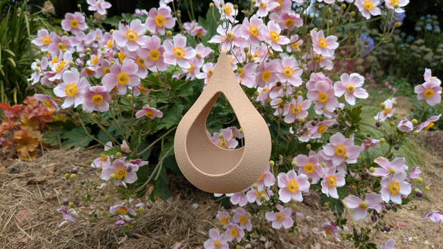 Mangeoire à oiseaux de la nature à suspendre en forme de goutte d'eau