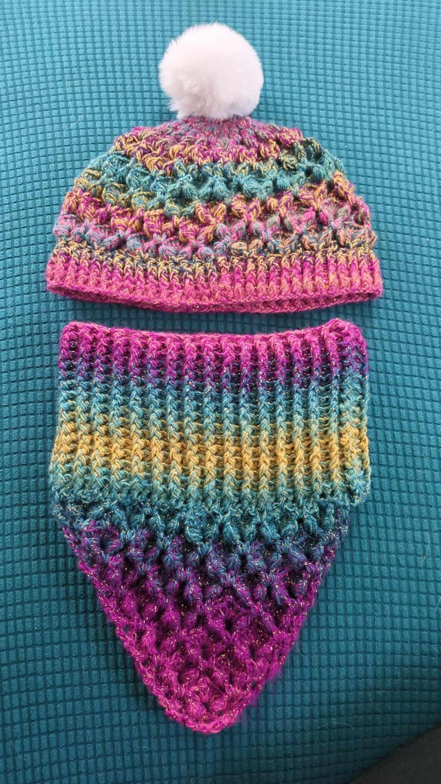 Bonnet et tour de cou 