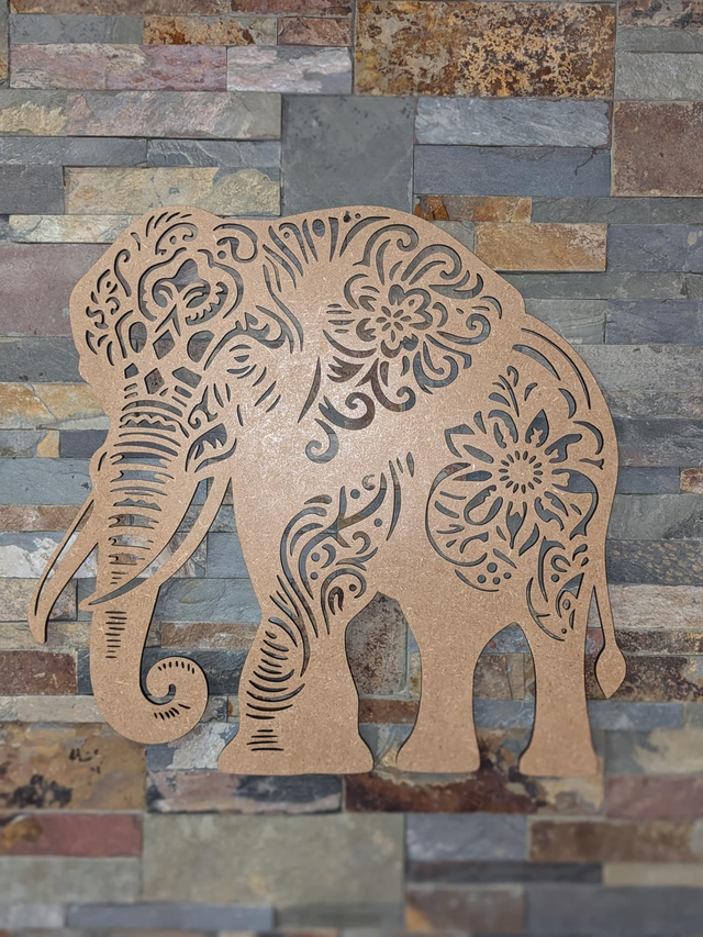 Éléphant Entier Fleuri