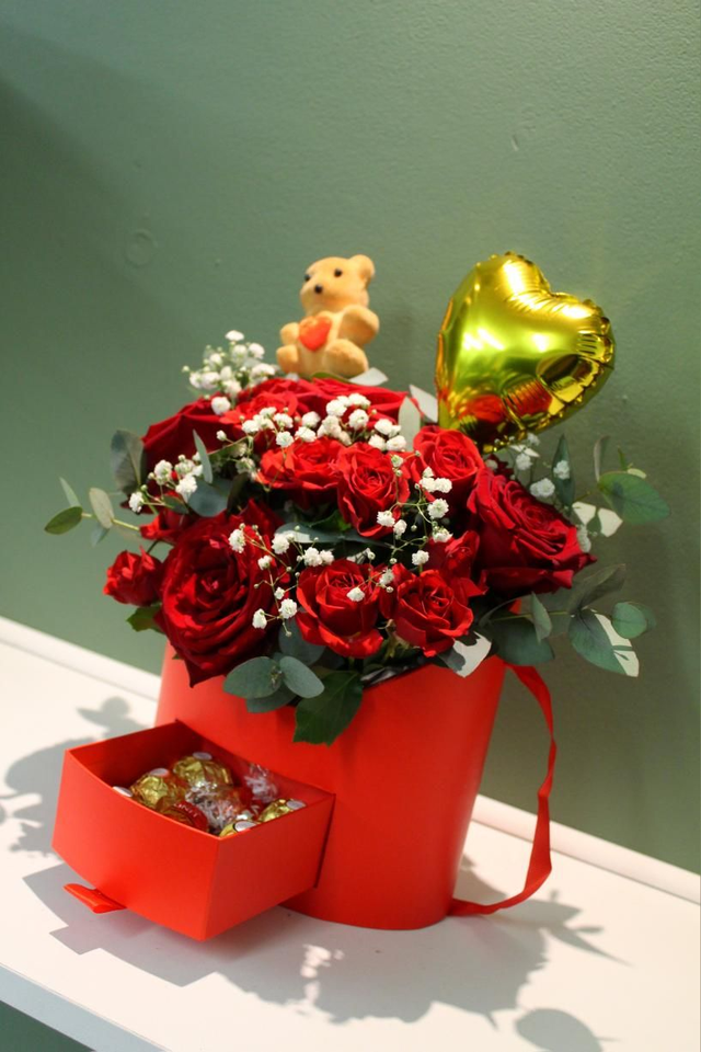 Luxury Red Rose Valentine Gift Box with Teddy &amp; Chocolates