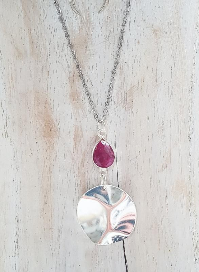 Collier pierre facettes 10x8 mm médaille froissée