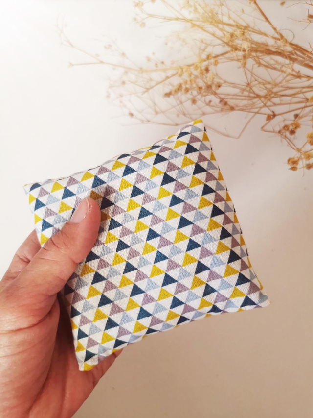 Bouillotte sèche de poche "triangle bleu" 