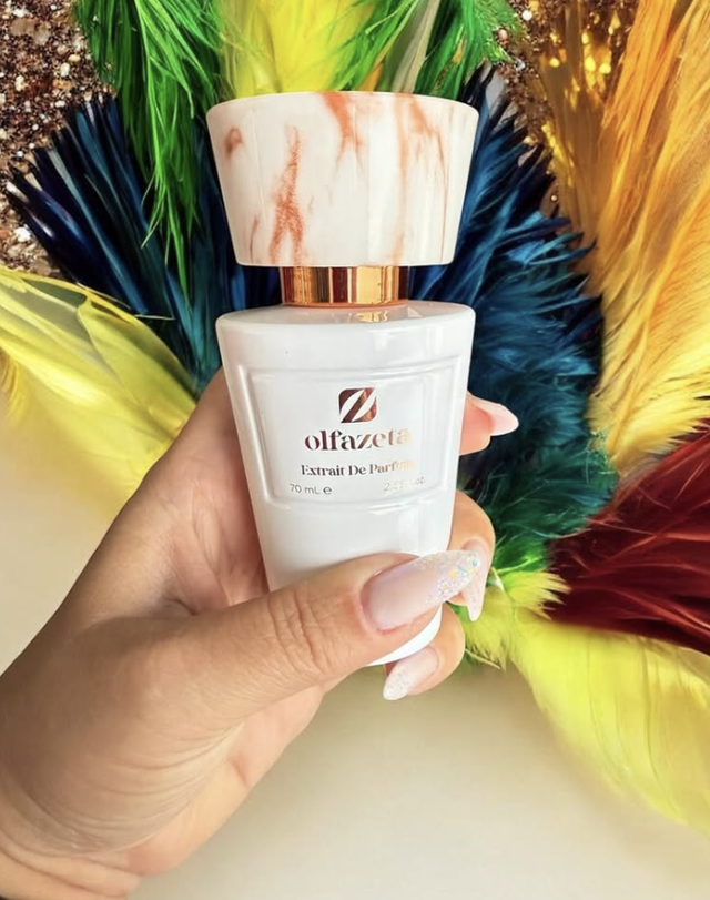 N° 380 Parfum Femme  "Ce parfum exprime à la fois la féminité, la grâce et le mystère "