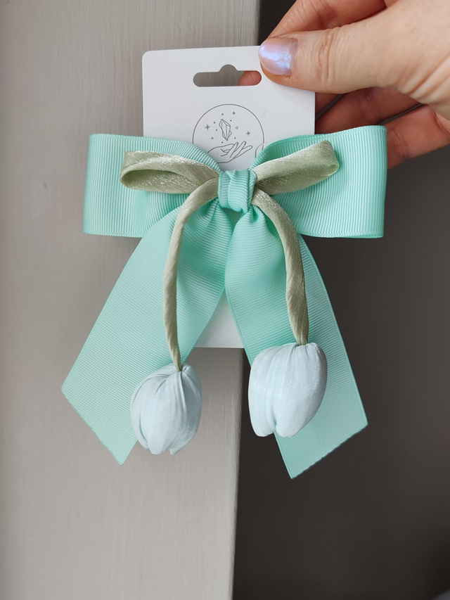 Green tulip hairbow