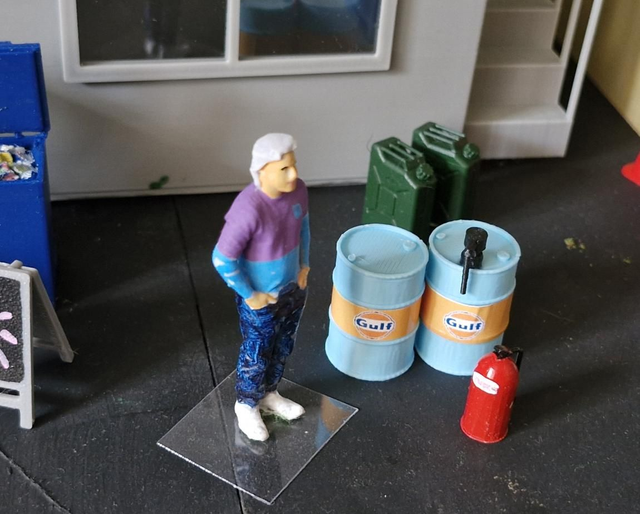 Oil barrels &amp; Extinguisher 