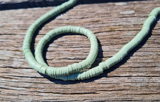 Perles heishi en perles polymère (Fimo) 6mm vert sauge