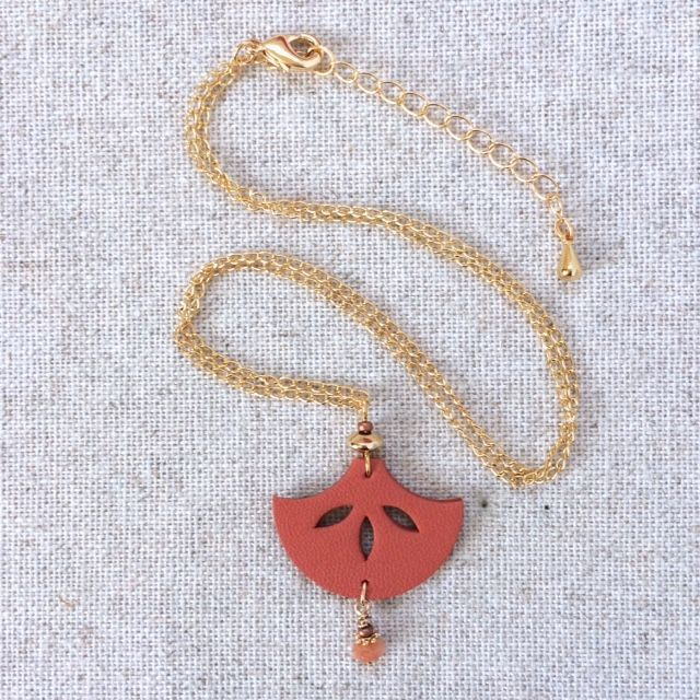 Collier « Flamenco » doré, cuir terracotta