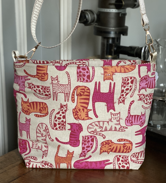 Sac  avec fermeture motif félin coloré