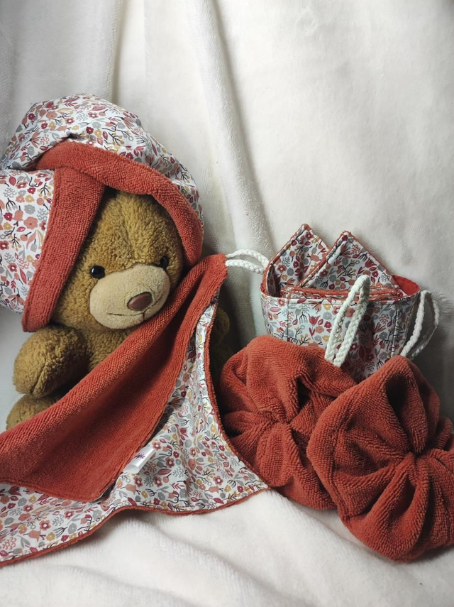 Ensemble visage et douche petites fleurs brique