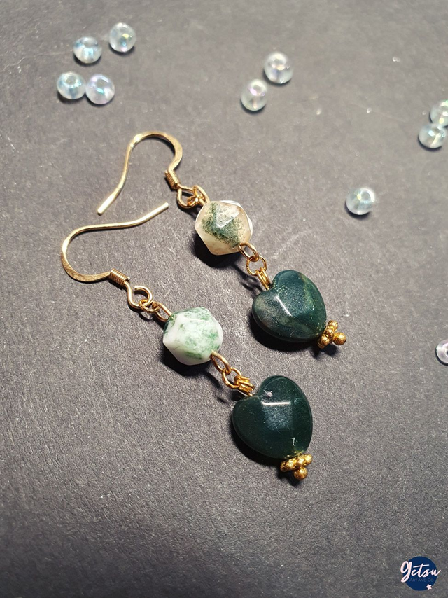 Boucles d&#039;oreilles petits coeurs en agate