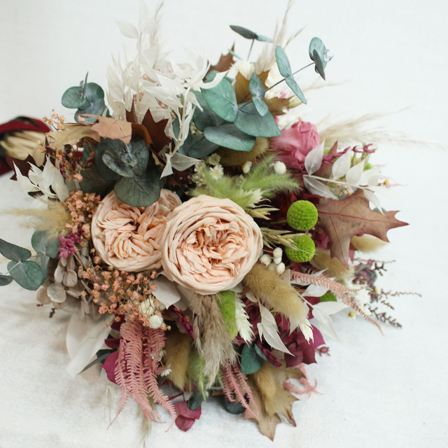 Ramo EV719 Ramo preservado ROSAS DE JARDÍN AVELLANA