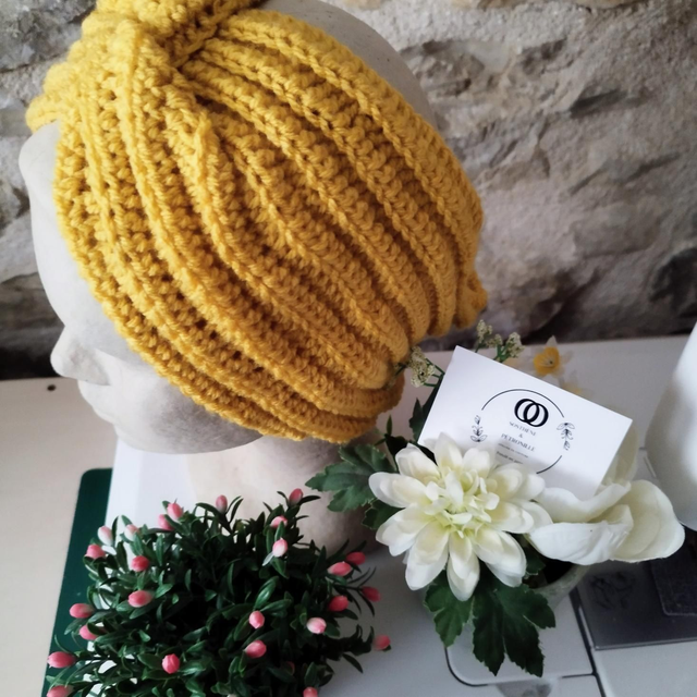 Headband moutarde au crochet 