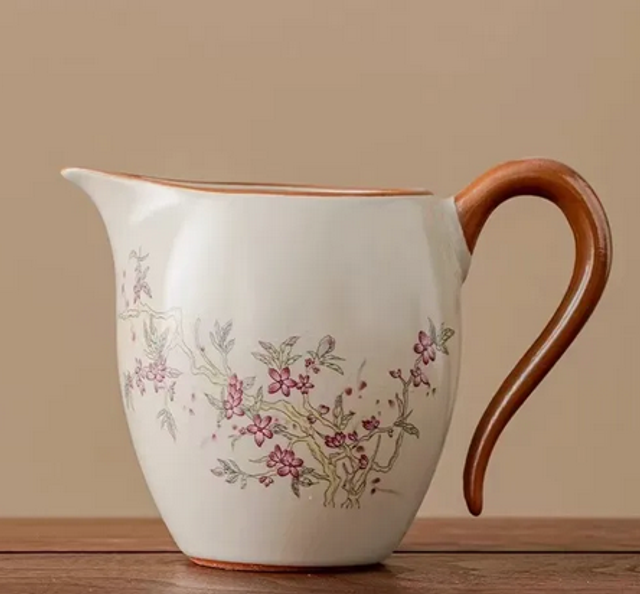 Beige Ru Kiln Wisteria Flower Fair Cup【米黄汝窑紫藤花公道杯】