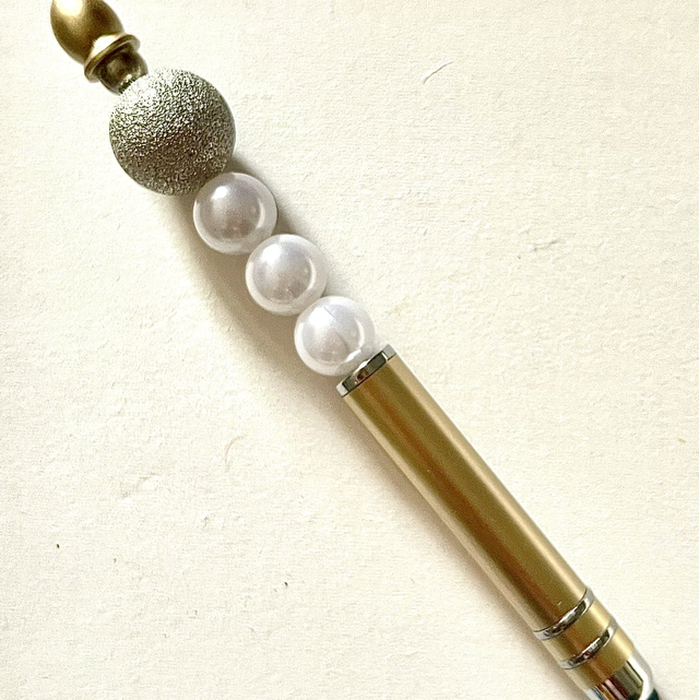 S24 - Stylo à perles blanches et à paillettes 