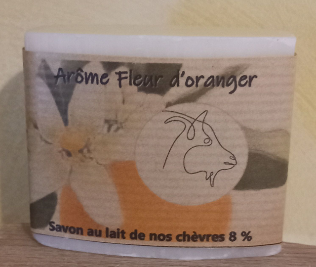Savon au lait de nos chèvres 8% arôme fleur d'oranger