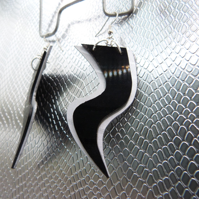 Boucle d&#039;oreille vinyle &quot;Chicane&quot; argentée 