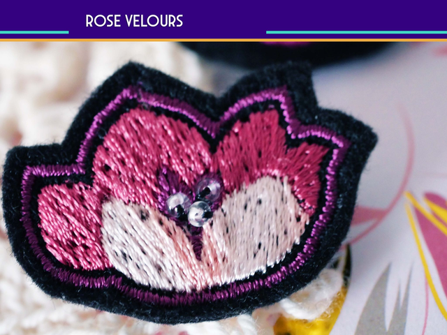 Clématite (Pins brodé main et machine)