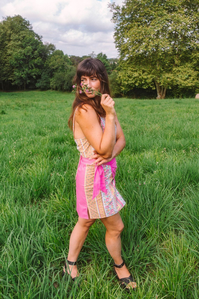 Jupe courte rose et fleurs - Horizon