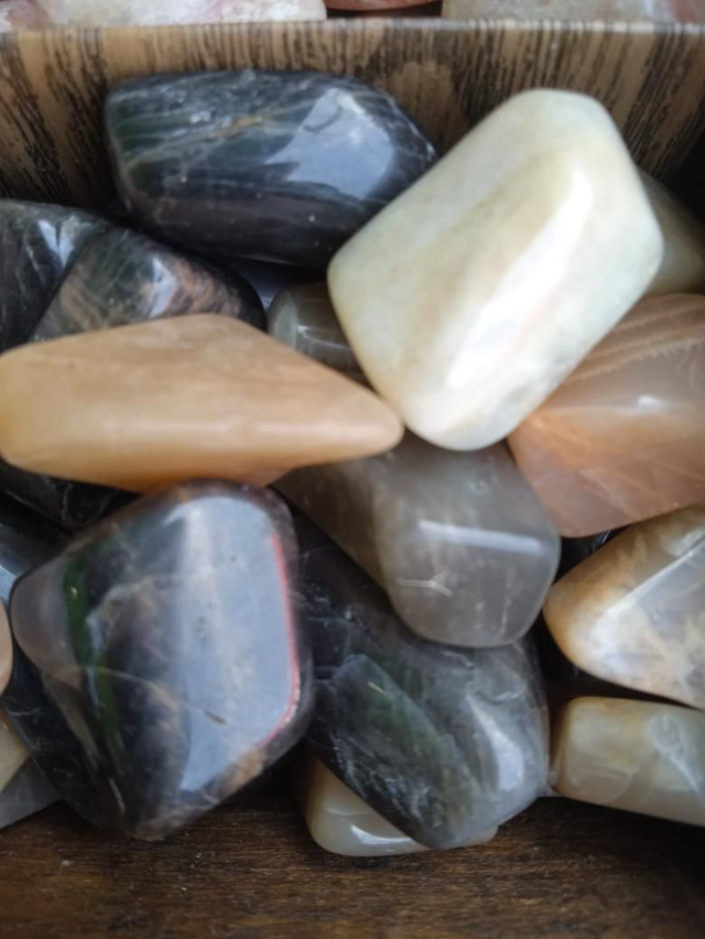 pierre de lune (pierre roulée) 