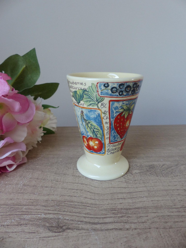 Tasse à thé vintage Churchill – Décor fraises et cerises – Années 1980 – Fabriquée en Angleterre