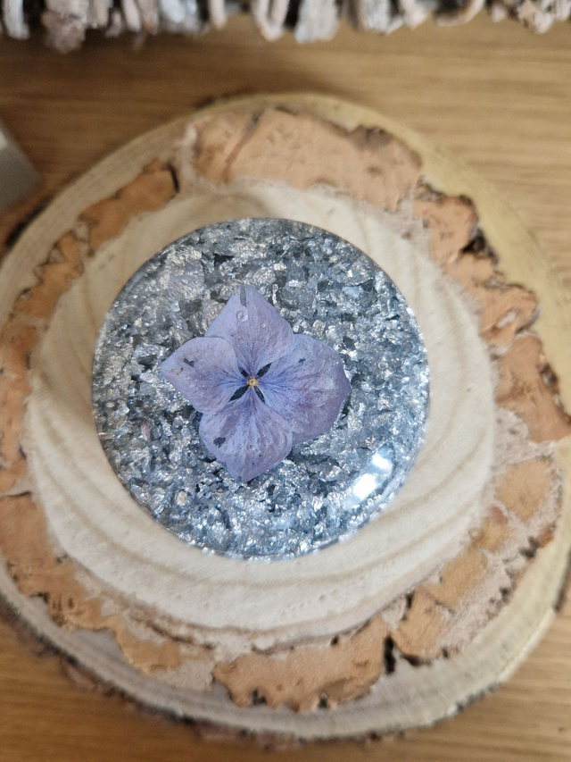 Curvy Trinket Box with Pressed Hydrangea