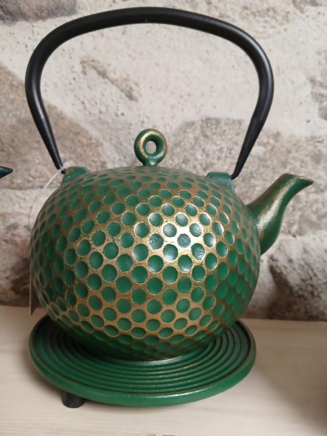 Théière vert et or en fonte 1 litre 