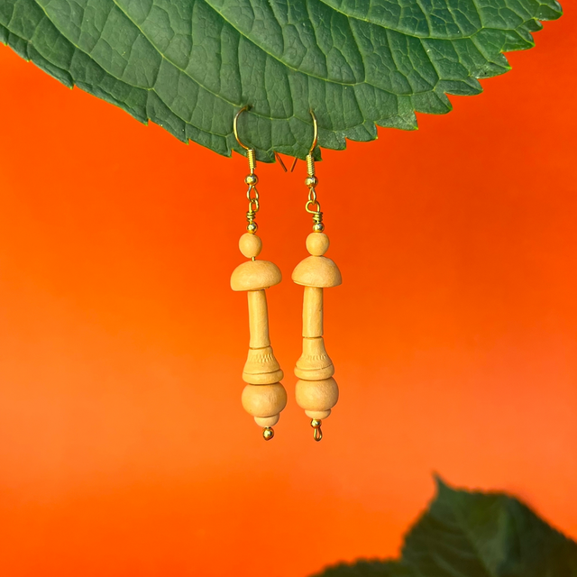 Brinco Cogumelo Longo Dourado 