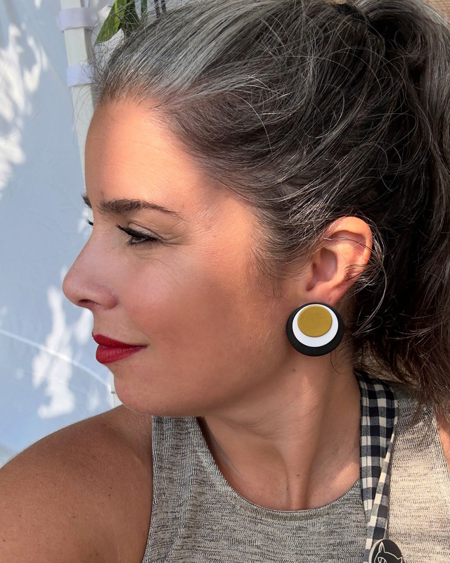 Eclipse blanco, dorado y negro