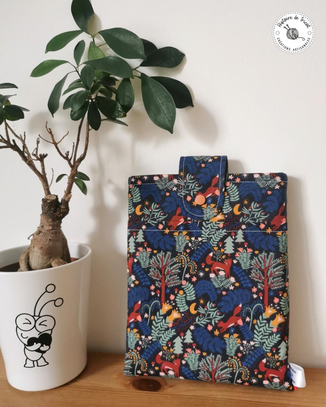 Pochette multi-usage ~ Livre ~ Carnet de santé ~ Agenda ~ Tablette