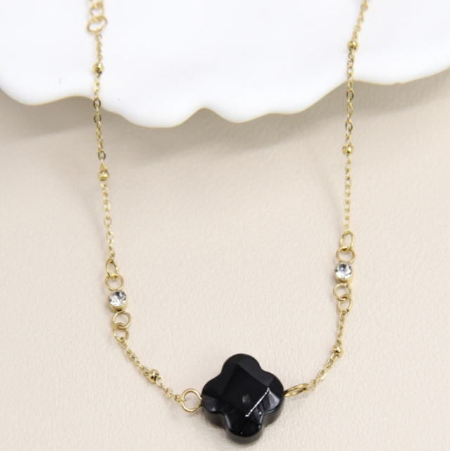 Bracelet doré trèfle noir