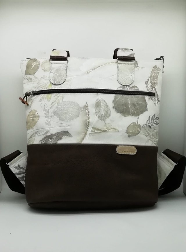 Coriandolo-borsa zaino artigianale in pelle.
