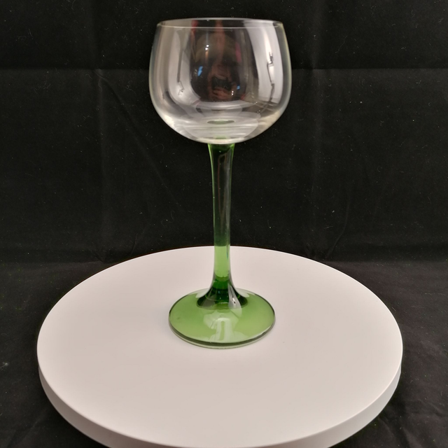 Luminarc | Wijnglas met transparante kelk (diameter 6,5 cm | hoogte 17,0 cm) op hoge dunne gladde olijfgroene steelvoet | Vintage