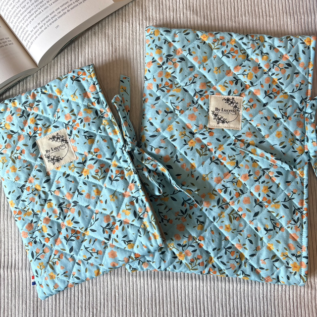 Pochette à livre matelassée fleurs orange et bleu