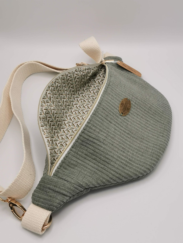 Petit sac banane en velours côtelé vert clair