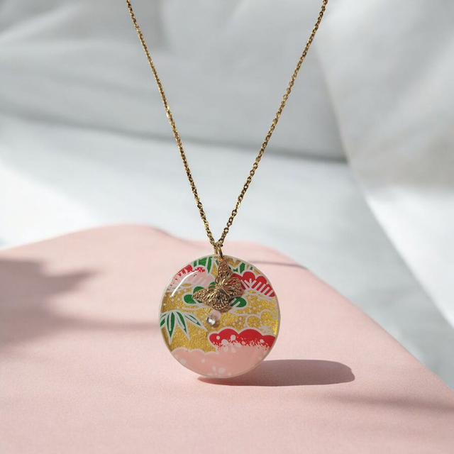 Collier acier inoxydable motifs japonais rose et rouge