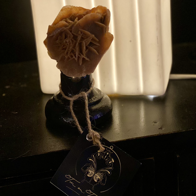 Rose des sables sur socle en bois